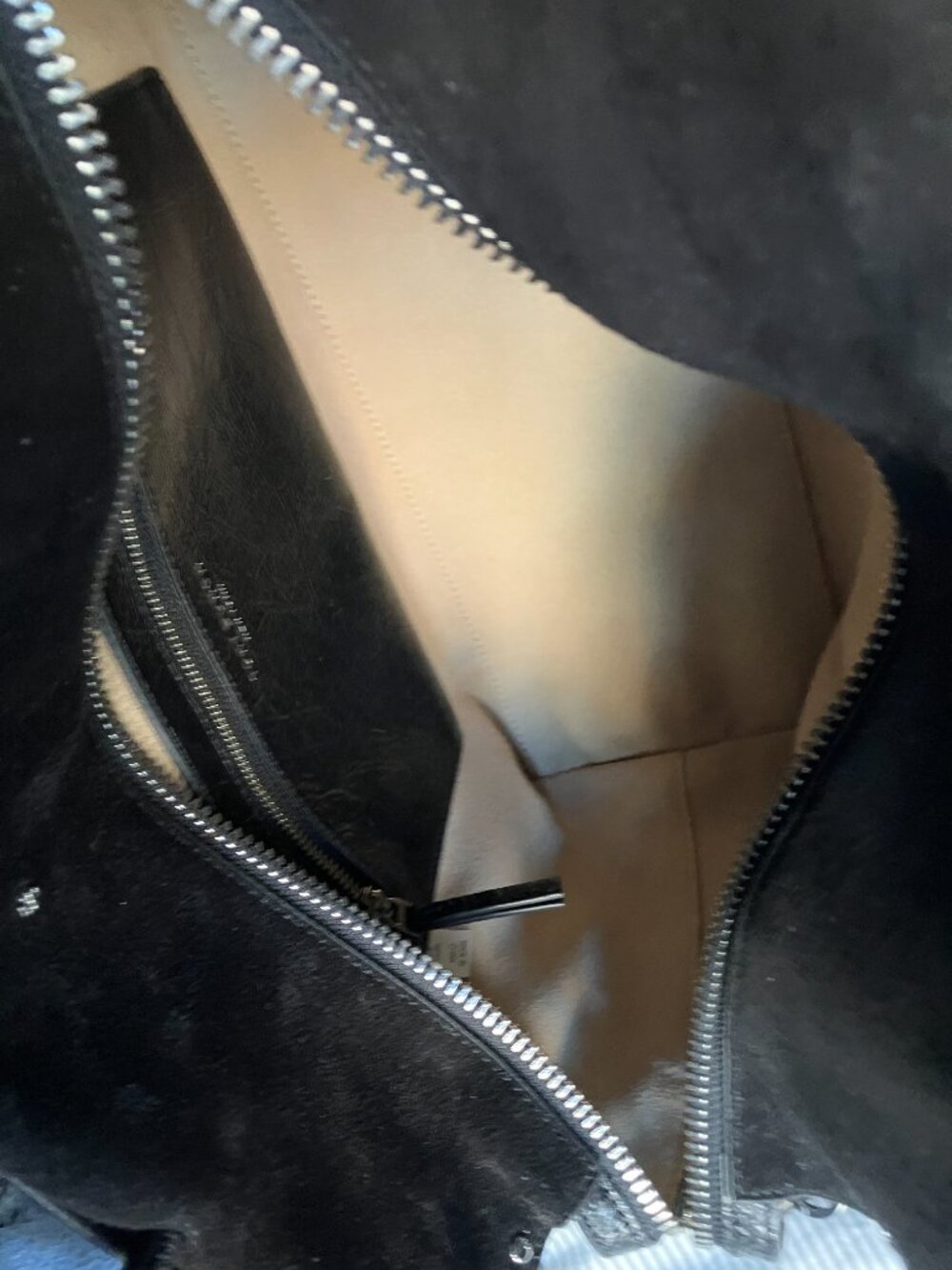 Tory Burch Larger Mercer Distressed Leather - Picture 10 of 13